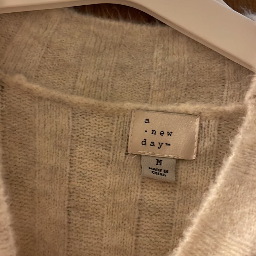 Target, beige/cream, medium - Picture 2 of 2